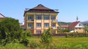 Apartment on Kamyshovoi 6